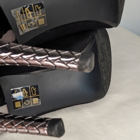 J. Renee 9.5 Velvet & Metal Heel Pointed Toe Pumps - Picture 12 of 16